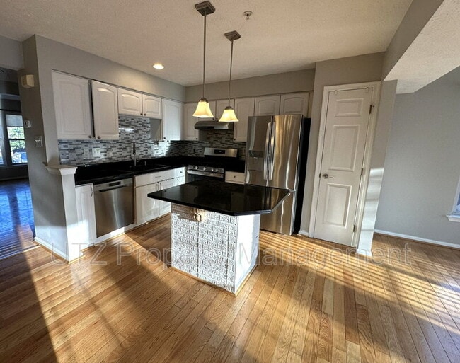 Foto del edificio - 9817 Bayline Cir