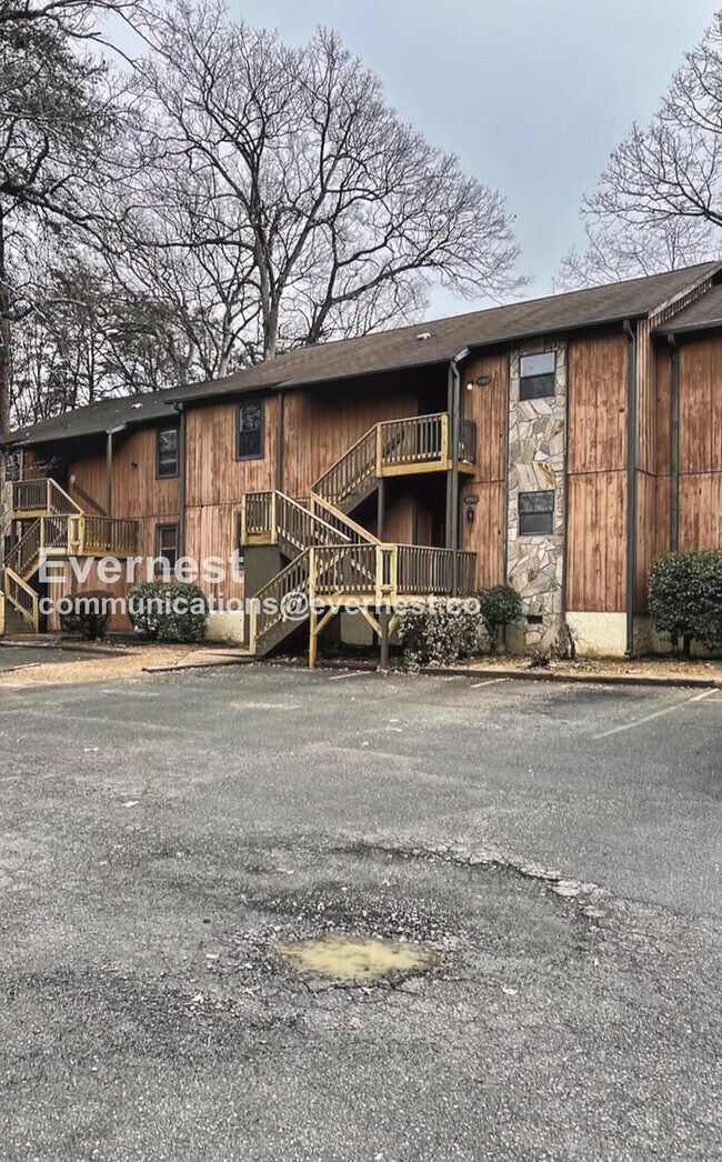 Building Photo - Spacious Condo with 2 bed / 2 bath / Pet Friendly / Available Now!