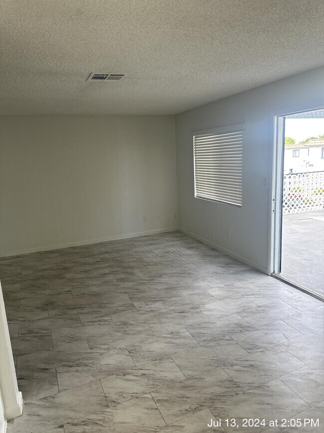 Building Photo - 1020 Willow Tree Dr