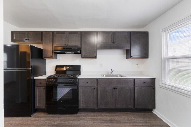Foto del edificio - Cozy 3-Bedroom, 1-Bathroom Townhouse in Mi...