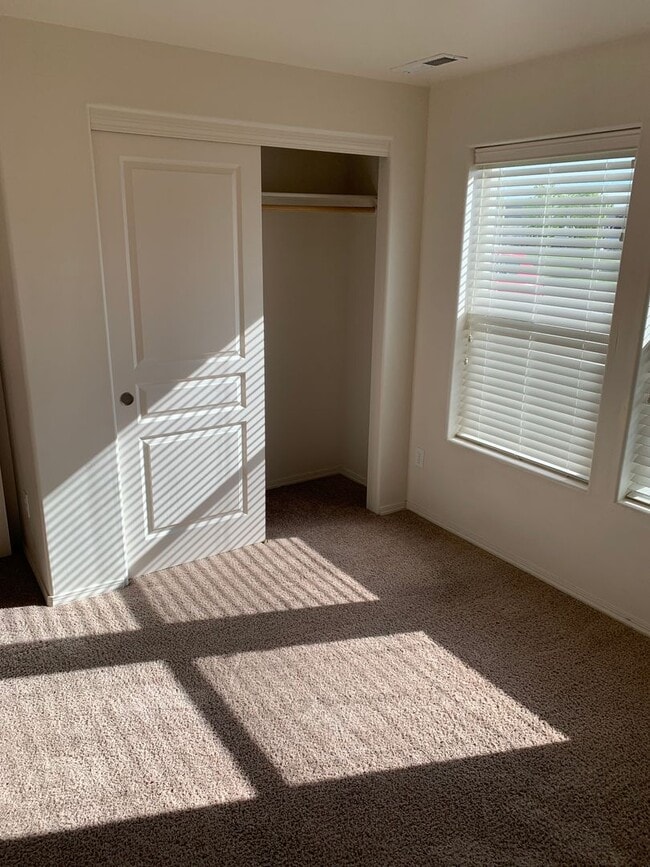 Building Photo - Newer single family home in Nampa!!!