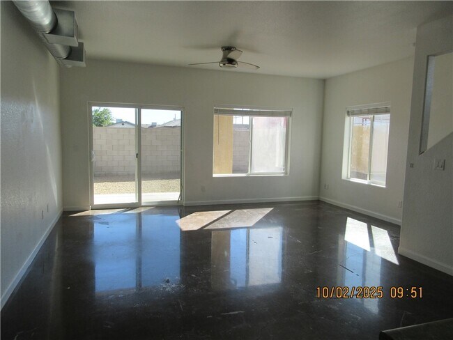 Foto del edificio - 3560 N Bond St