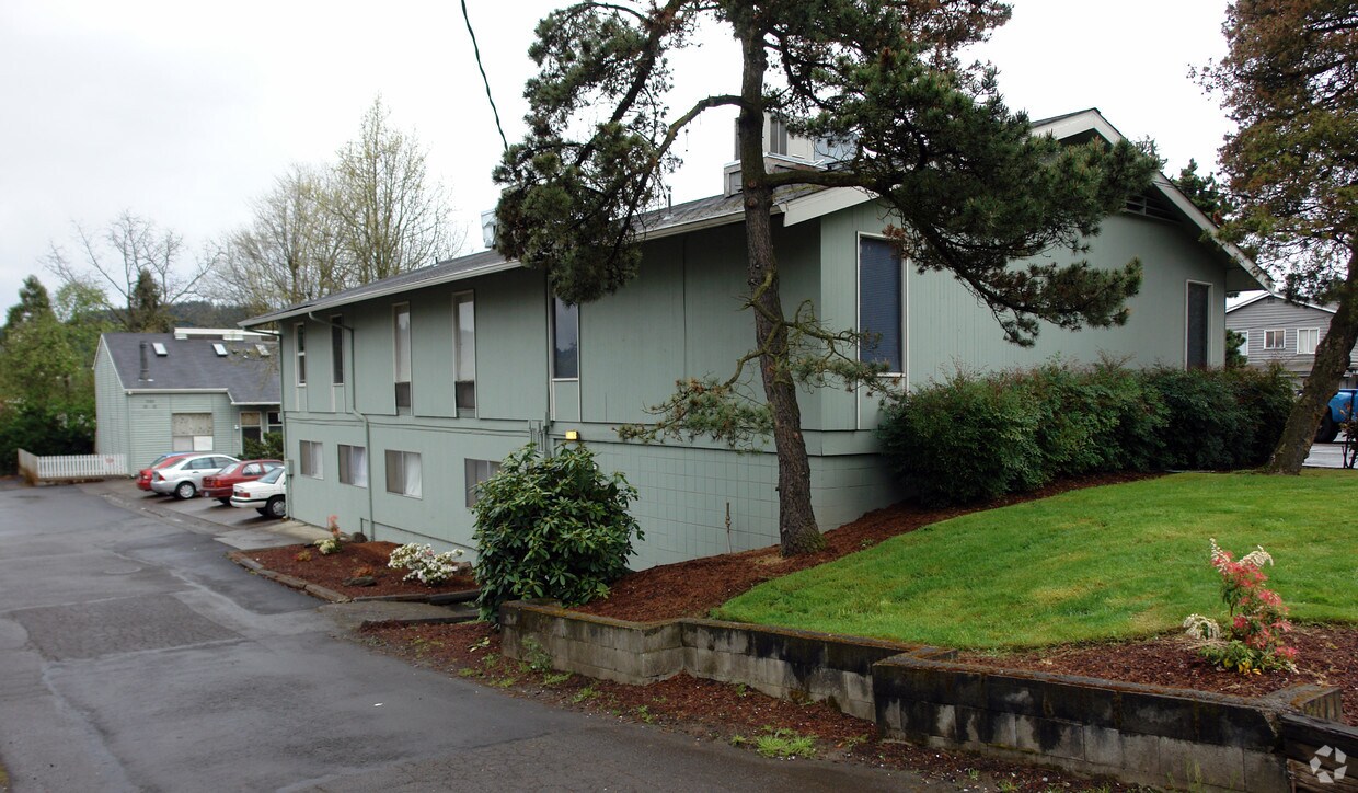 Primary Photo - 3185 Willamette St