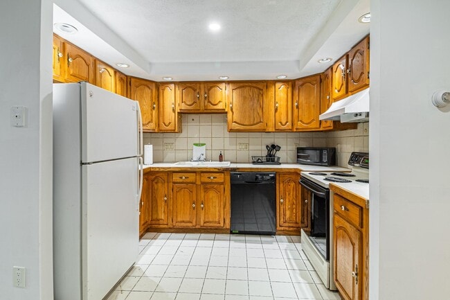 Building Photo - 166 Auburn St