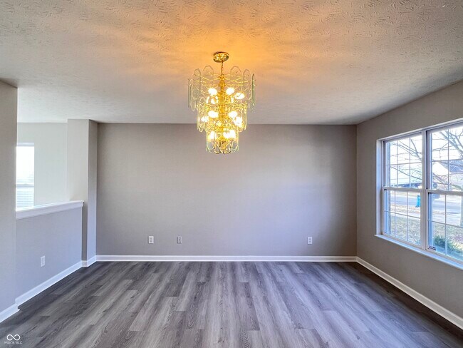 Foto del edificio - 713 Hollowood Ln