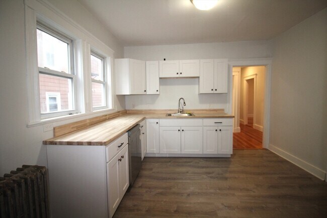 Building Photo - 9-11 Bentham Rd
