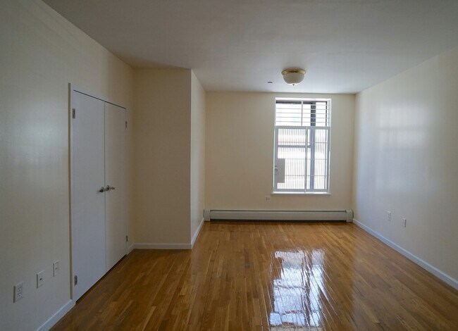 Foto del edificio - Stabilized Crown Heights ONE bedroom