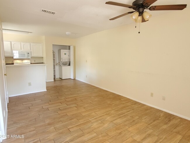 Foto del edificio - 625 S Westwood