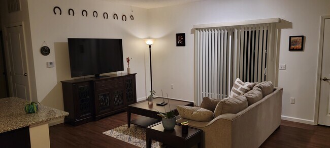 Foto del edificio - 3040 N 187th Ct