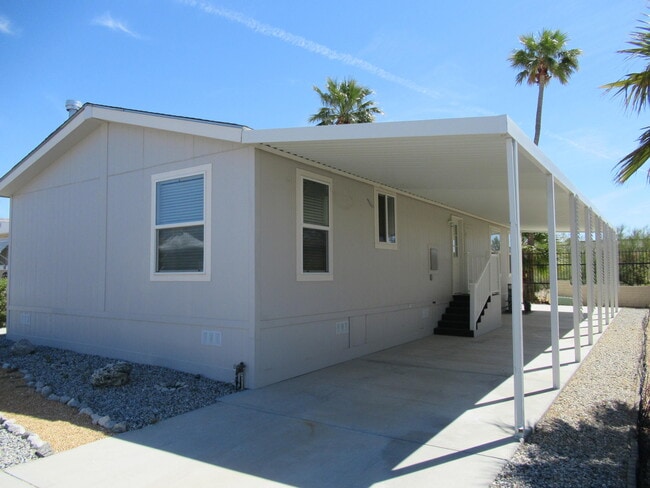 Building Photo - 14777 Palm Dr
