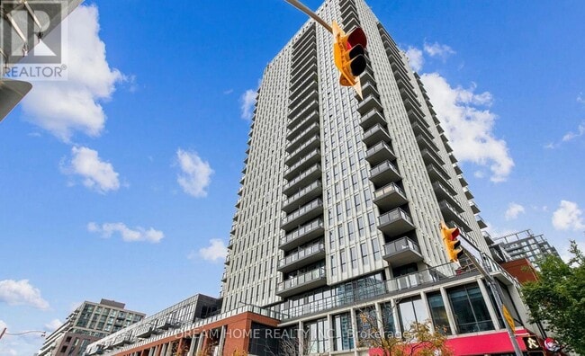 Building Photo - 170 Sumach St