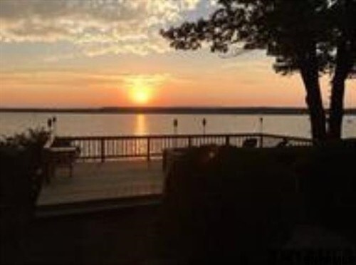 Primary Photo - Lovely Lake Rental