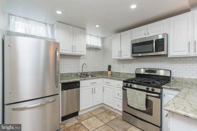 Building Photo - 1110 LOMBARD St