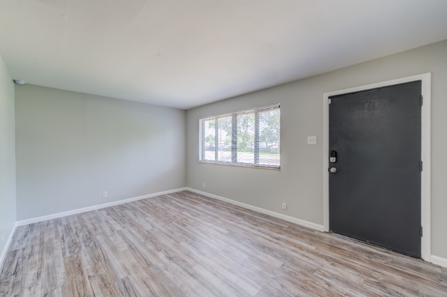 Building Photo - 10766 Tropic Dr