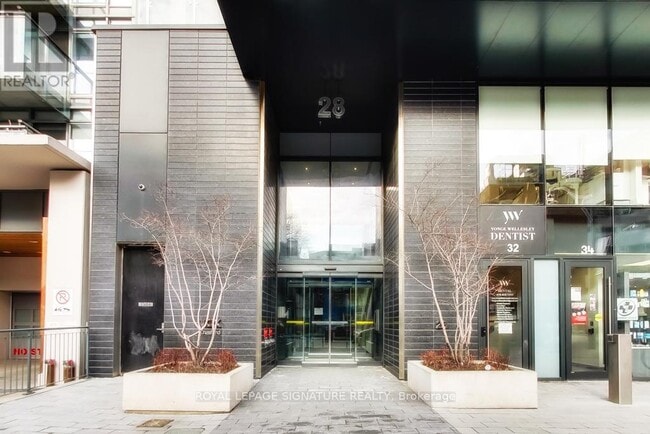 Building Photo - 28 Wellesley St E