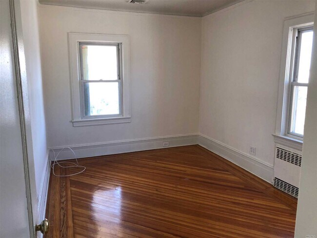 Foto del edificio - 264 Laurelton Blvd