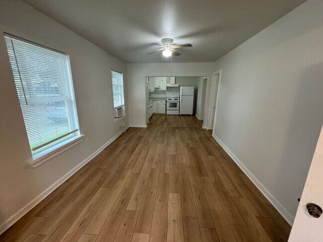 Building Photo - Downtown Pensacola - 2 bedroom, 1 bathroom