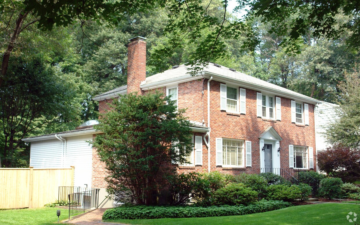 Foto del edificio - 31 White Oak Rd