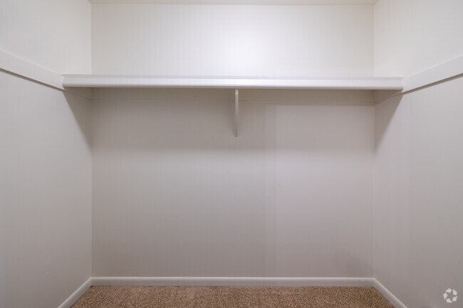1BR, 1BA - 800SF - Walk-In Closet - Wildwood Apartments