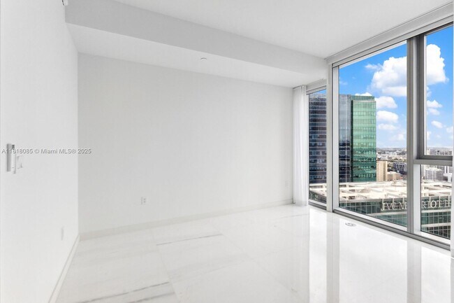 Foto del edificio - 300 Biscayne Blvd Way