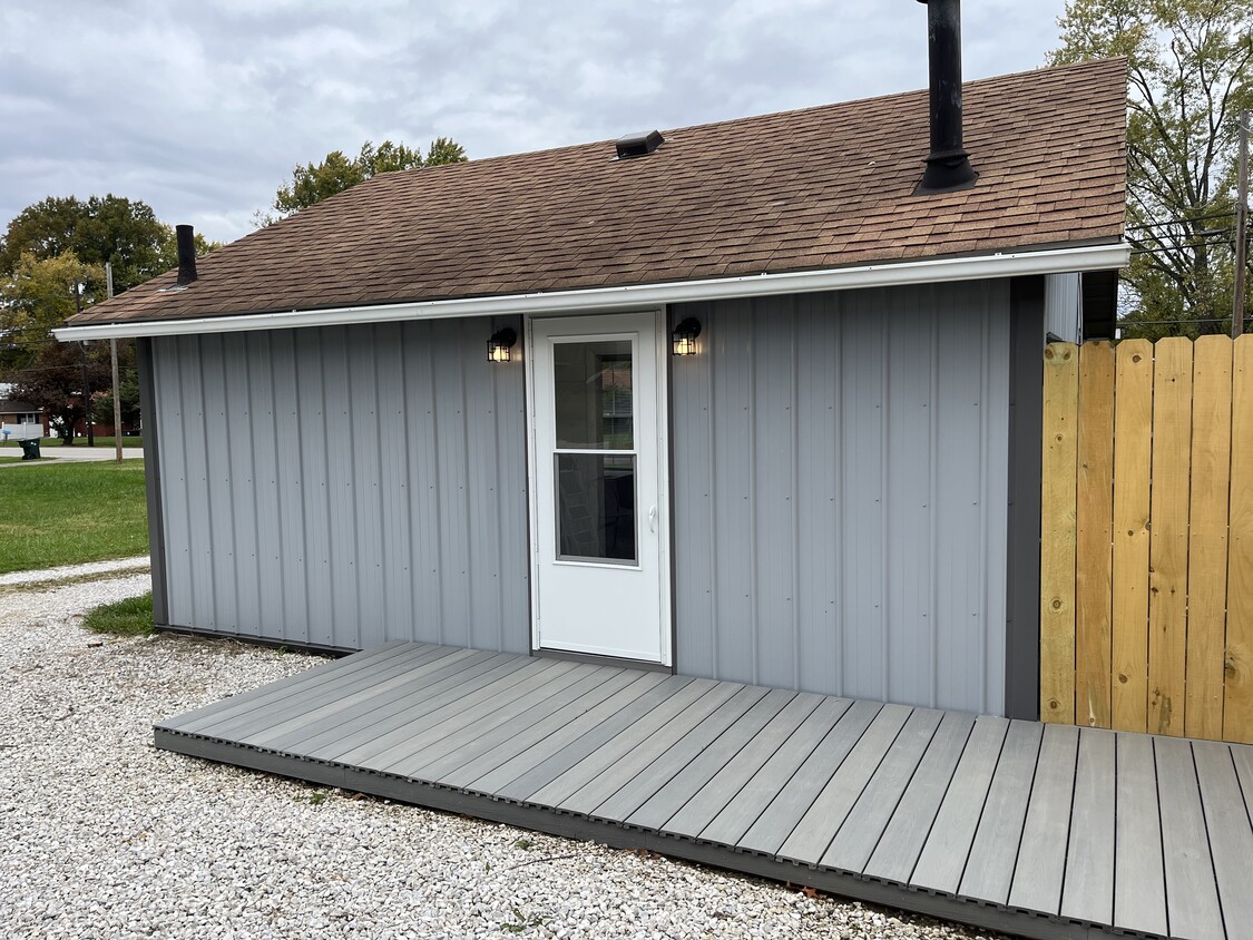 Primary Photo - 13050 Beeson St NE