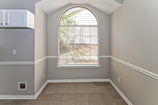 Building Photo - 7145 Peppermill Ln