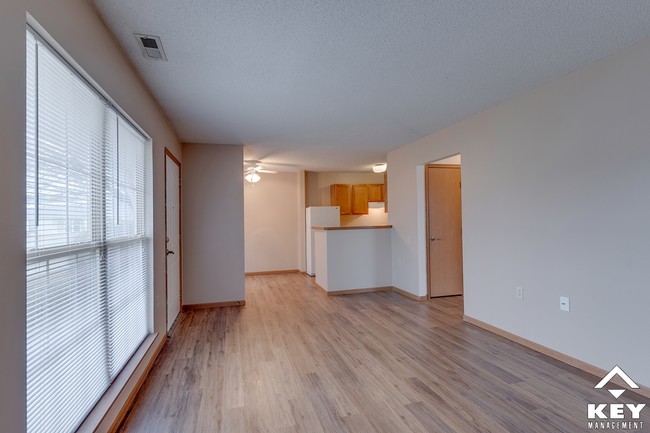 3 Bedroom Apartment - Maple Ridge Apartments