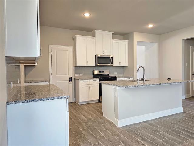 Foto del edificio - 3421 Lillian Ct
