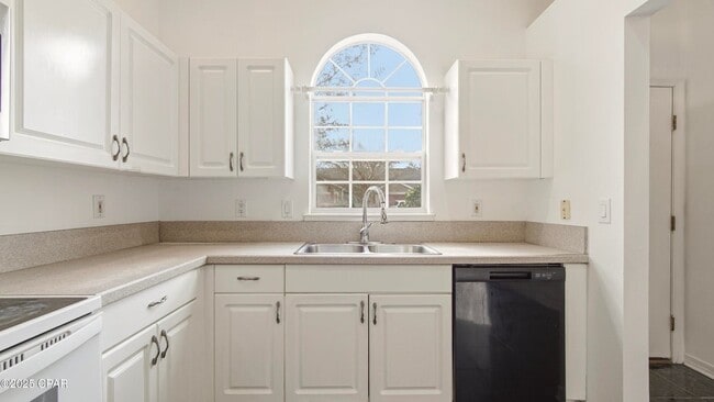 Building Photo - 3104 Meadow St