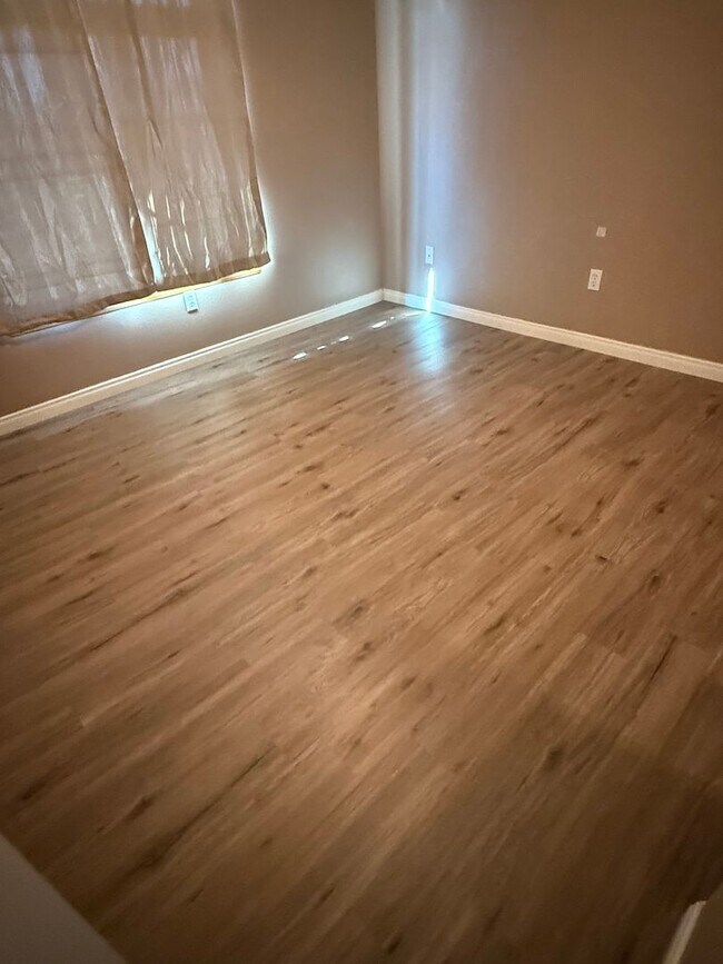 Foto del edificio - MOVE-IN -READY