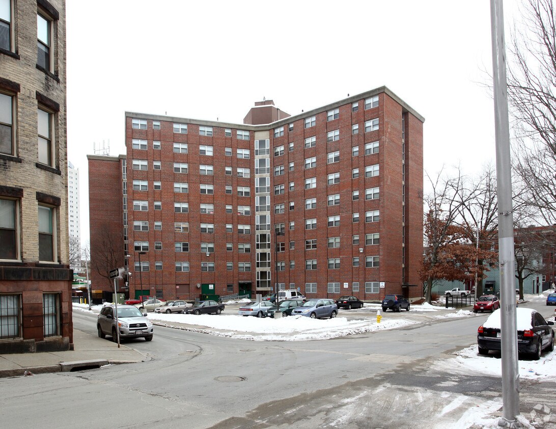 Primary Photo - Wellington Street Apartments