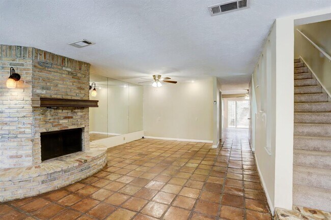 Building Photo - 10778 Briar Forest Dr