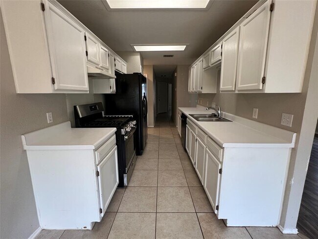 Foto del edificio - 1156 Tetbury Ln