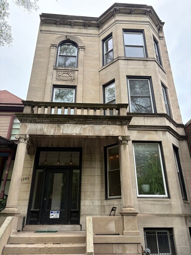 Foto del edificio - 5704 S Kenwood Ave