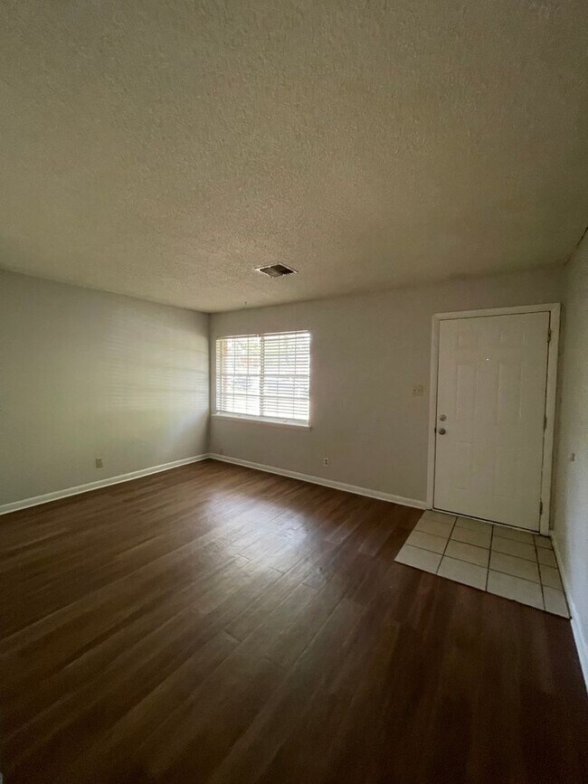 Building Photo - 412 Fieldbrook Dr