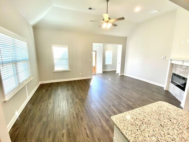 Building Photo - Now Leasing a 4-Bedroom 3 Bath Home In Som...
