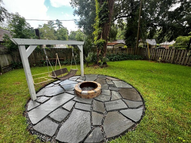 Foto del edificio - 106 Penrose Dr