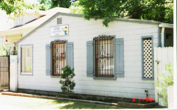 Foto del edificio - Ken's Apartments