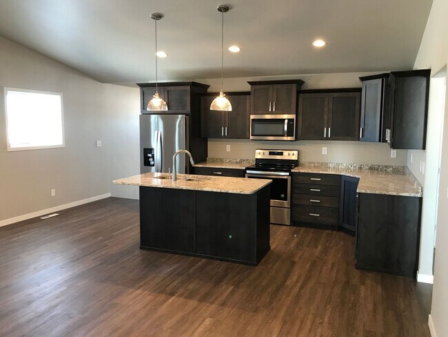 Foto del edificio - 4 Bed 3 Bath Single Family Home