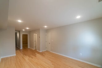 Building Photo - 1121 Queen St NE
