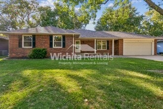 Building Photo - 1331 N Westlink Ave