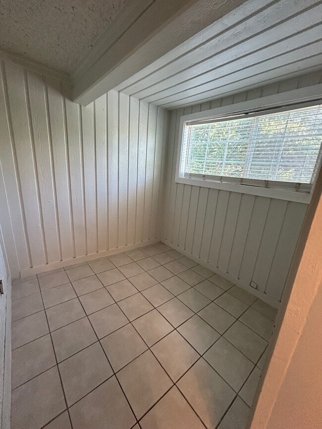 Building Photo - 4004 Gilbert Ave