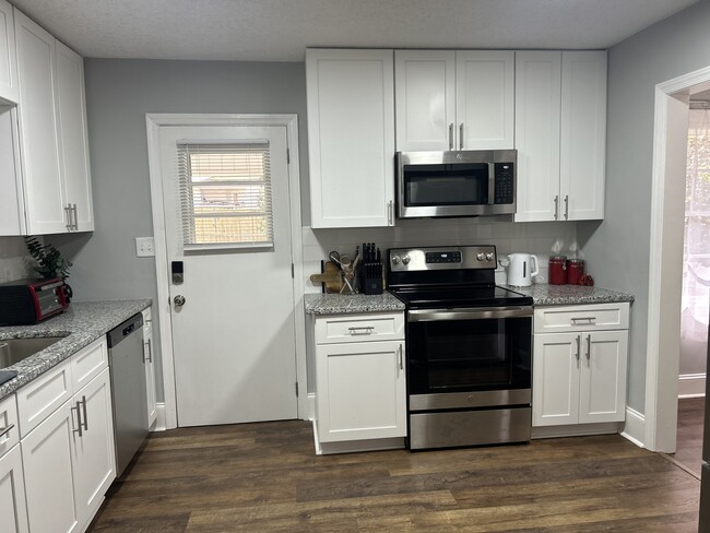 Building Photo - 444 McBain Dr
