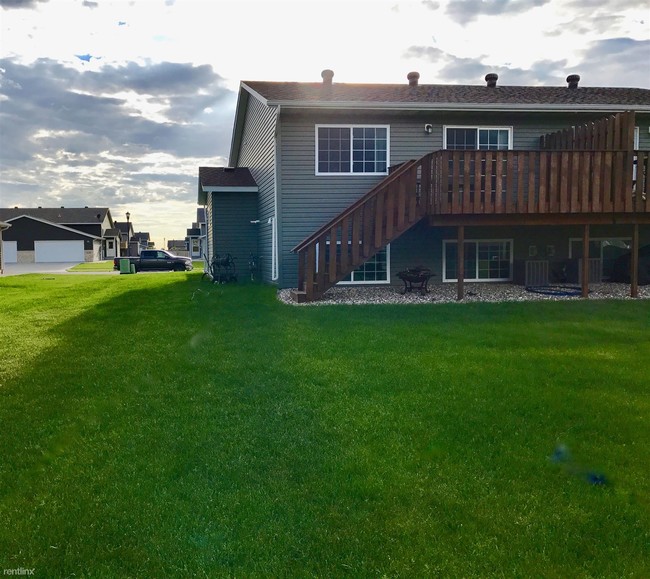 Building Photo - 3 br, 2 bath Townhome - Sundancer Properties