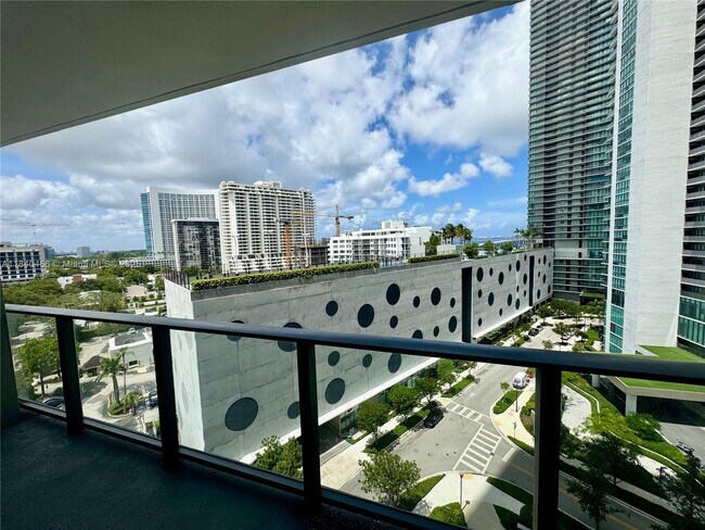 Foto del edificio - 501 NE 31st St