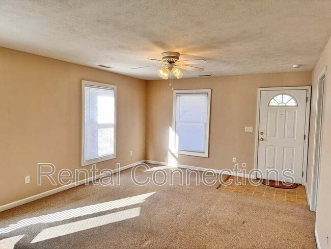 Building Photo - 1005 E Carter St