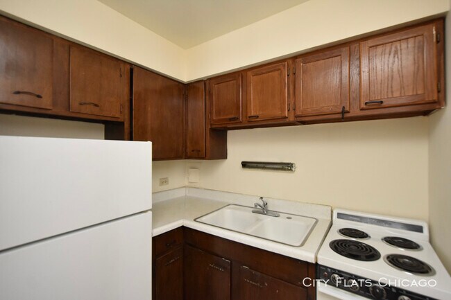 Building Photo - 850 W Margate Terrace
