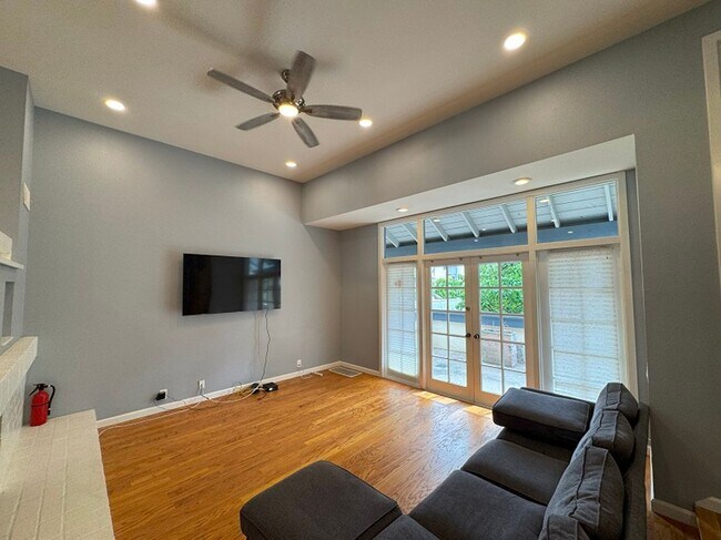 Building Photo - Stunning house in the heart of La Jolla Cl...