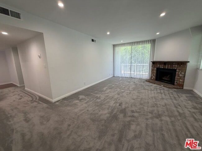Building Photo - 14315 Riverside Dr