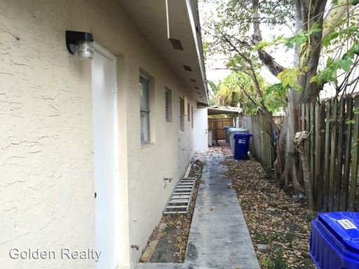 Building Photo - 208 SW 1st Ct